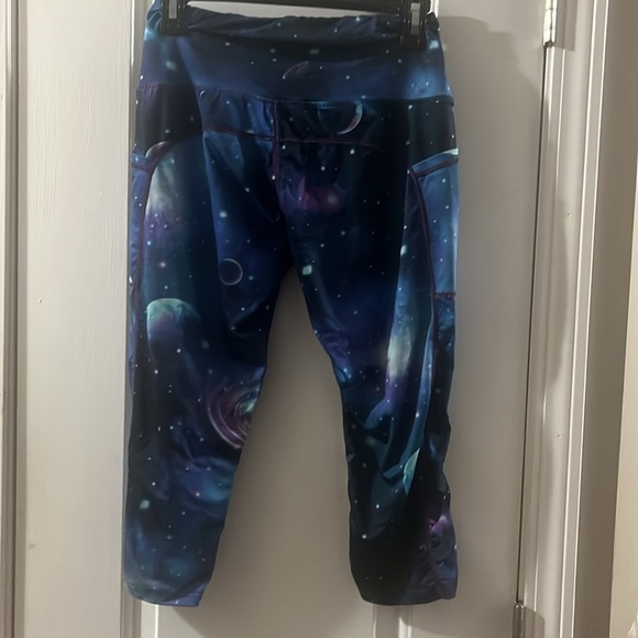 Tank & Galaxy capri length leggings (M) - Picture 3 of 8